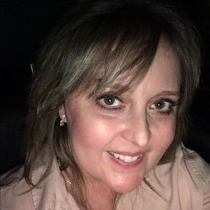 Meet your Posher, Debbie